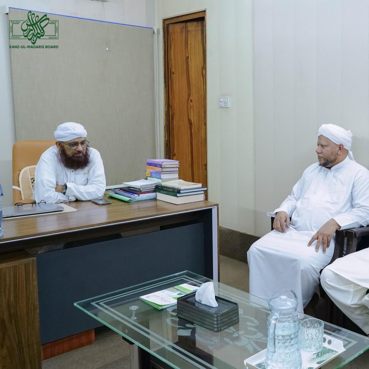 ركن شوریٰ سید محمد ابراہیم عطاری نے کنزالمدارس بورڈ کا وزٹ